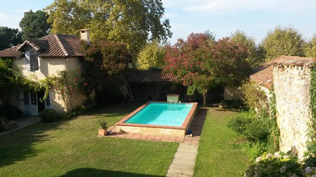 Maison Arriu Bed & Breakfast Montaut  ภายนอก รูปภาพ